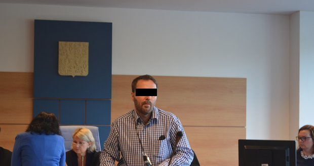 Nechutné zneužívání dětí před soudem ve Zlíně: Muž znásilnil vlastní dceru a dvě kamarádky.