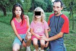 Znásilněná holčička Zuzanka (6) s maminkou Renatou (40) a tatínkem Pavlem (40).