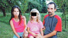 Znásilněná holčička Zuzanka (6) s maminkou Renatou (40) a tatínkem Pavlem (40).