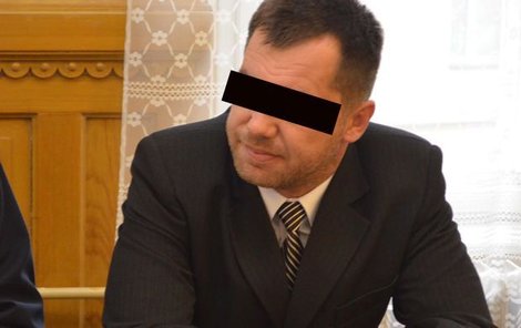 Policista Zdeněk Kalinec znásilnil zadrženou ženu.