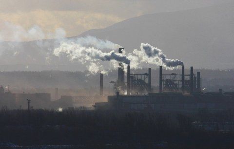 Kvalita ovzduší v Evropě: Česku to dál kazí Ostravsko, Polsko je skoro na respirátor