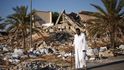 Zničená Kaddáfího rezidence Báb al-Azízíja