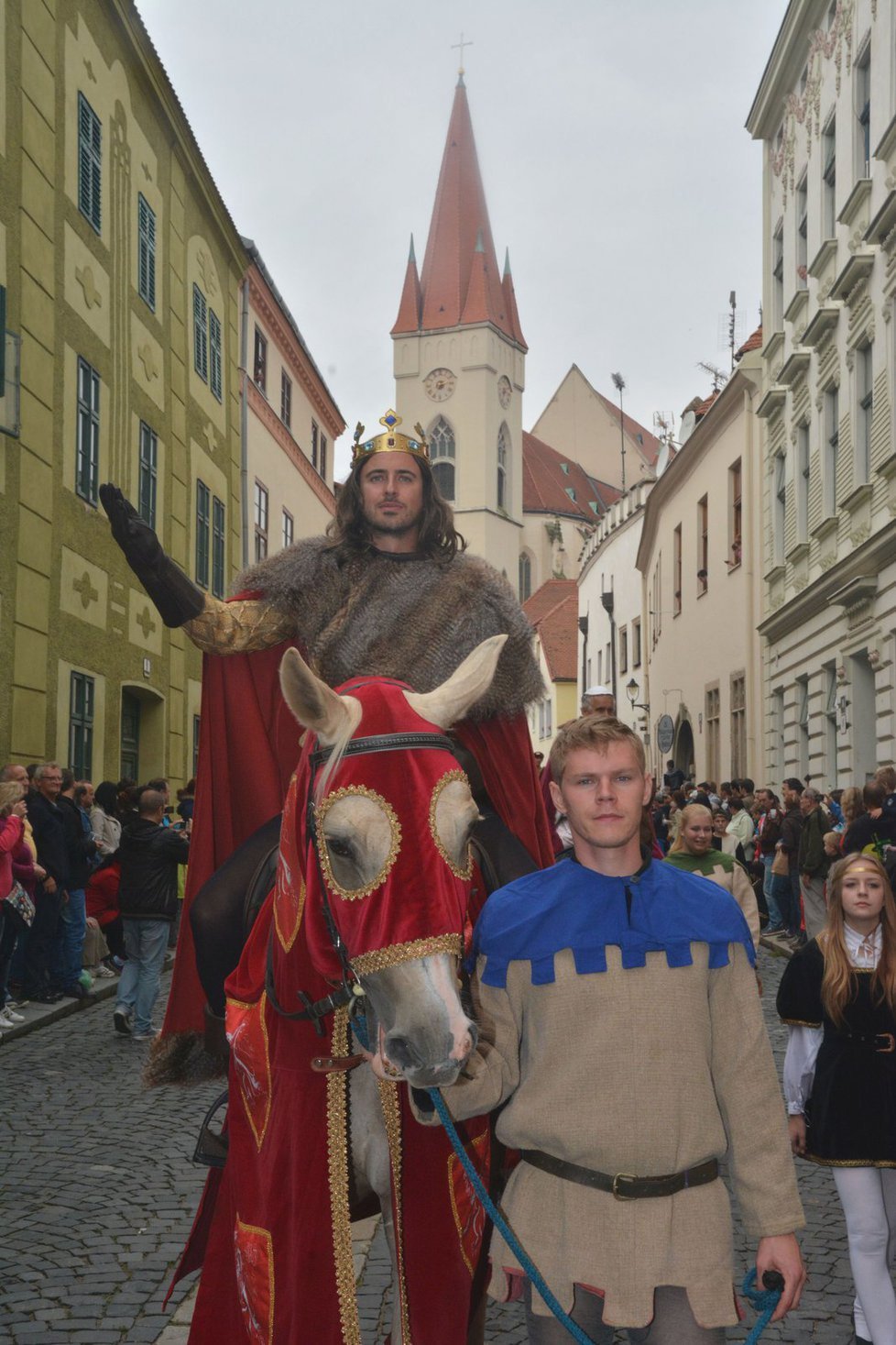 36. ročník Znojemského vinobraní. Od pátku do neděle zaplaví Znojmo desetitisíce milovníků vína a historie.