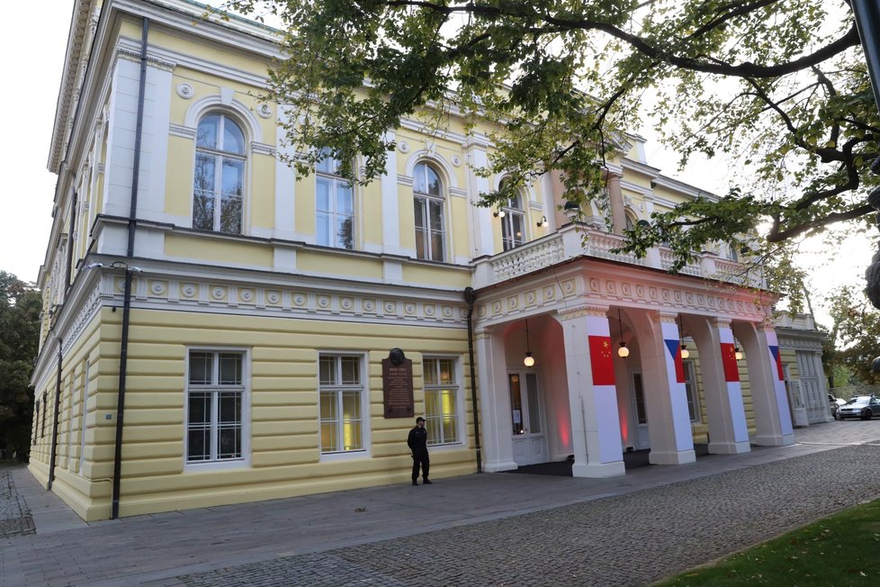 Prezident Zeman se zúčastní recepce pořádané čínskou ambasádou v pražském paláci Žofín (25. 9. 2019)