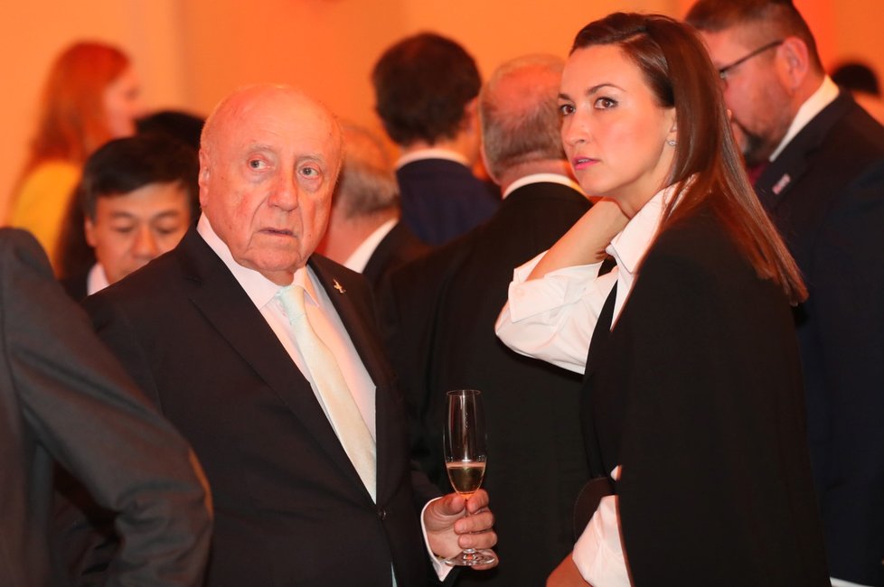 Felix Slováček se svou partnerkou Lucií Gelemovou na recepci pořádané čínskou ambasádou v pražském paláci Žofín (25. 9. 2019)