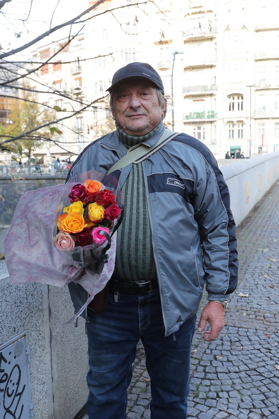 První člověk, který se přišel na zítra rozloučit s Karlem Gottem na Žofíně.