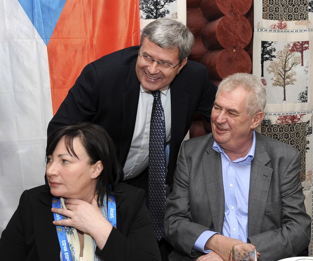 Předseda ČUS Miroslav Jansta s prezidentem Milošem Zemanem a jeho manželkou Ivanou