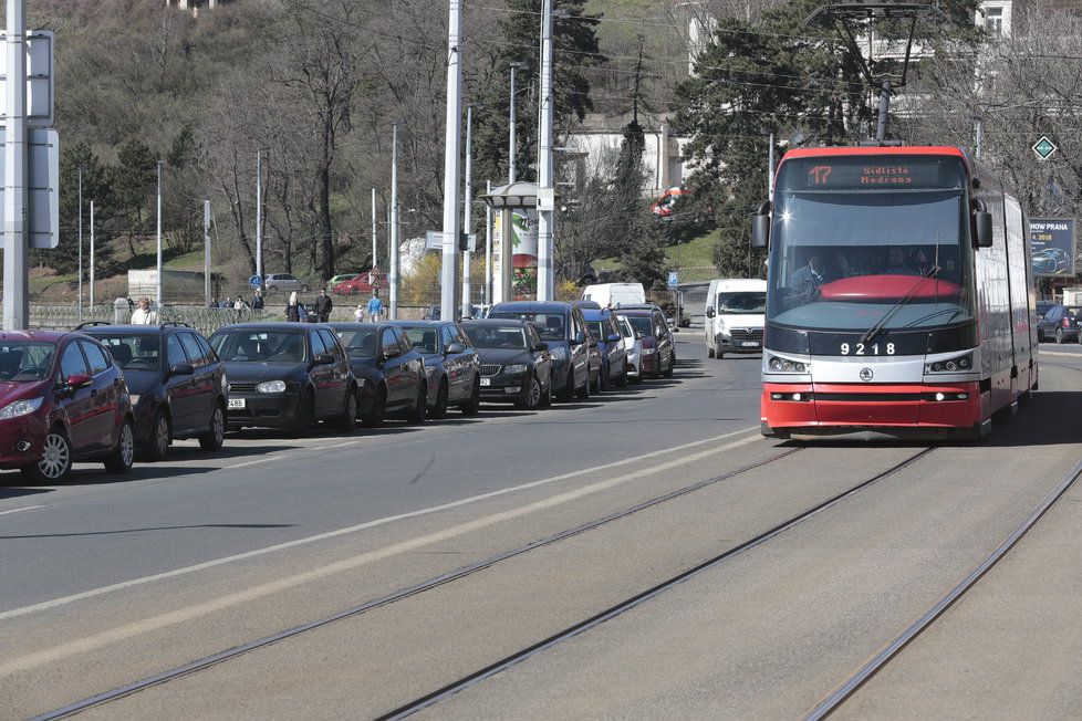 Zóny placeného stání v Praze 4 se budou dál rozšiřovat.