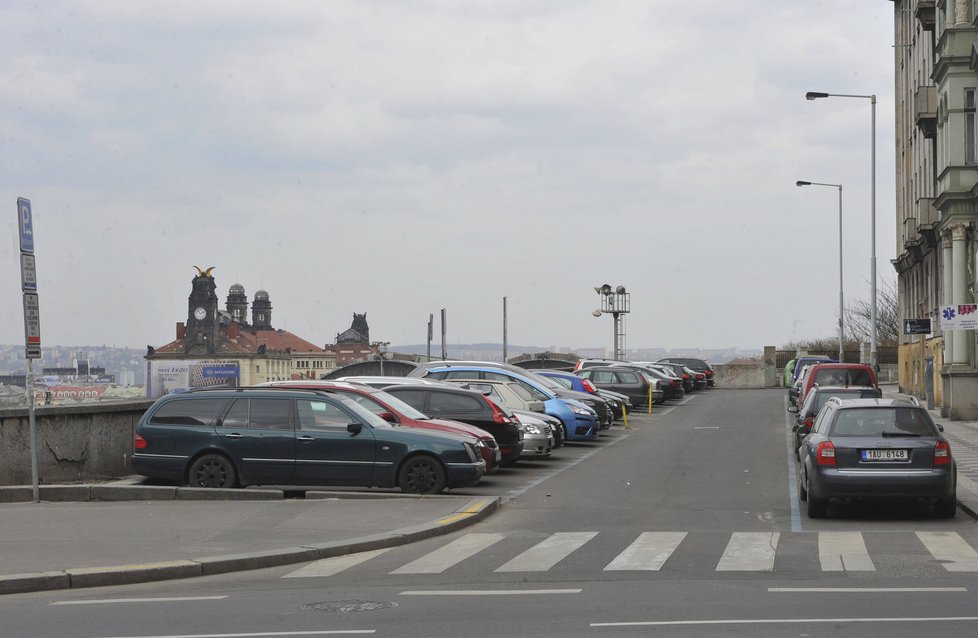 V Praze 8 začnou parkovací zóny platit na podzim (ilustrační foto).