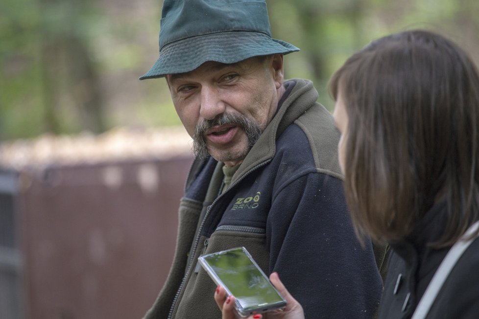 Ošetřovatelkou v zoo na vlastní kůži.