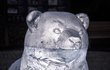 Medvídě bylo vyrobeno ze čtyř kvádrů ledu.