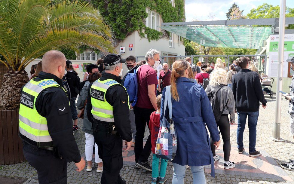 Zoo Praha musela kvůli naplnění  kapacity 30. května 2020 ve 13:00 zavřít.