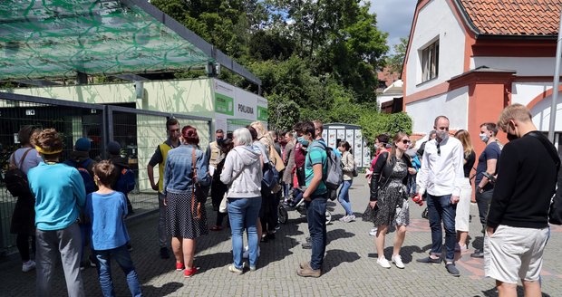 Zoo Praha musela kvůli naplnění  kapacity 30. května 2020 ve 13:00 zavřít.