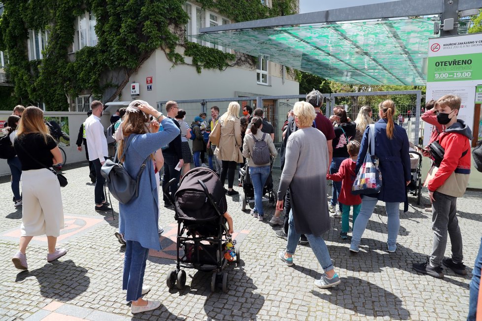 Zoo Praha musela kvůli naplnění  kapacity 30. května 2020 ve 13:00 zavřít.