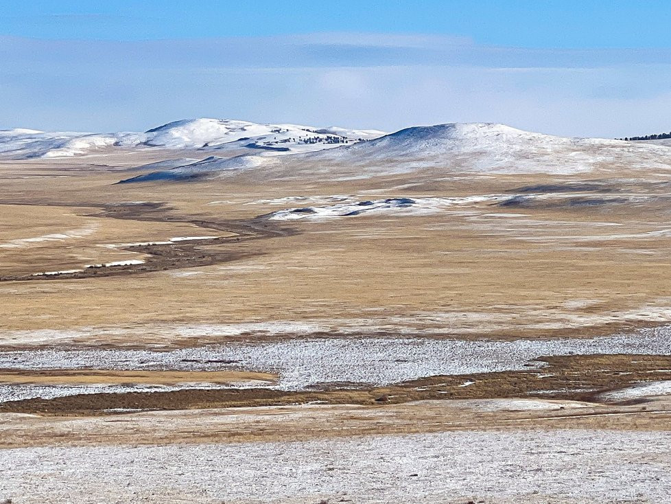 Výhled do krajiny údolí Klášterů na východě Mongolska, kam plánujeme  reintrodukovat koně Převalského.