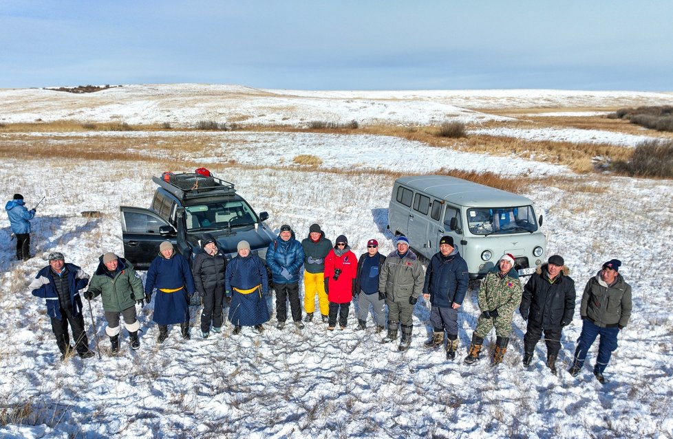 Mongolsko-český tým, který absolvoval lednovou průzkumnou cestu.