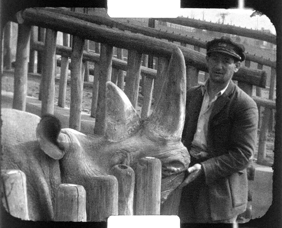 Staré záběry ze Zoo Praha z let 1934 až 1937.