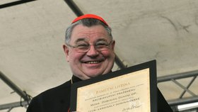 Kardinál Dominik Duka požehnal při zahájení letošní sezony pražské zoologické zahradě i jejímu novému logu