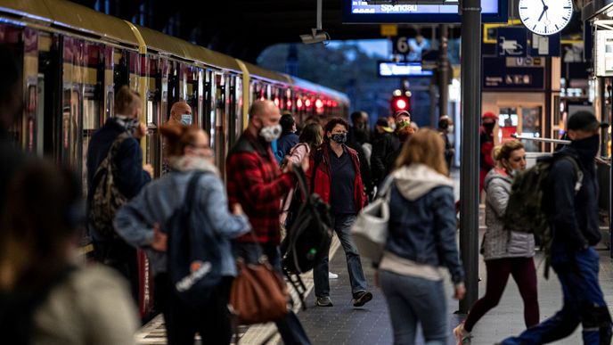 Berlínská zastávka příměstských vlaků Zoologischer Garten