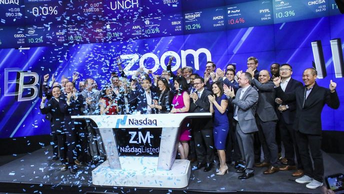 Zoom patří k firmám, které ohromně profitovaly z covidové krize. V poslední době však růst jeho tržeb a zisku stagnuje.