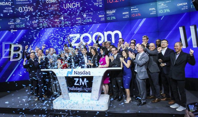 Zoom patří k firmám, které ohromně profitovaly z covidové krize. V poslední době však růst jeho tržeb a zisku stagnuje.