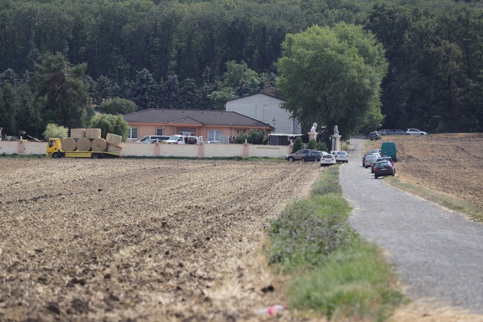 V Berouskově zooparku u Prahy proběhla tehdy razie.