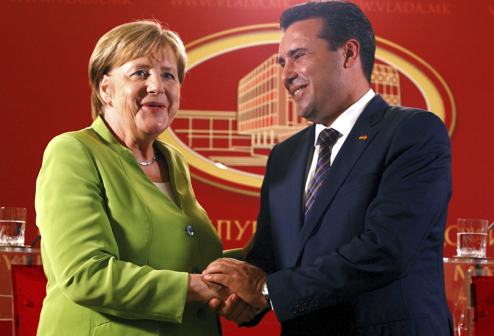 Angelu Merkelovou v Makedonii přivítal premiér Zoran Zaev (8.9.2018)