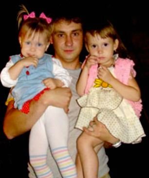 Po Denisi Burakovi zůstaly dvě dcery
