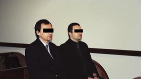Obalovaní učitelé Jaroš Š. (35) a Roman C. (34), kteří provozovali zorbingovou atrakci, jsou obžalovaní, že dopustili smrt a těžké zranění