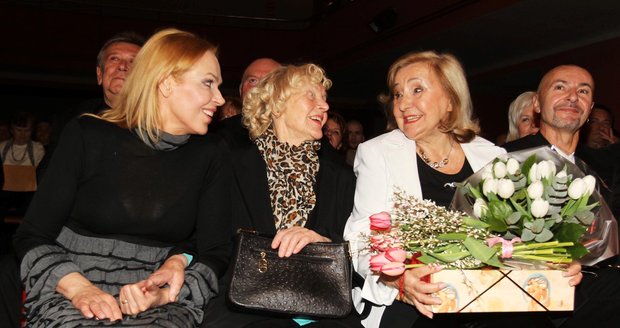 Zorka Kohoutová s Dagmar Havlovou a maminkou