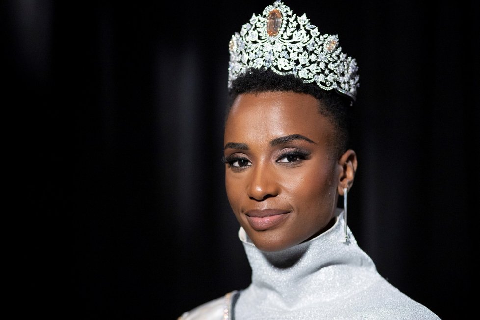 Novou Miss Universe se stala Zozibini Tunziová z Jižní Afriky.