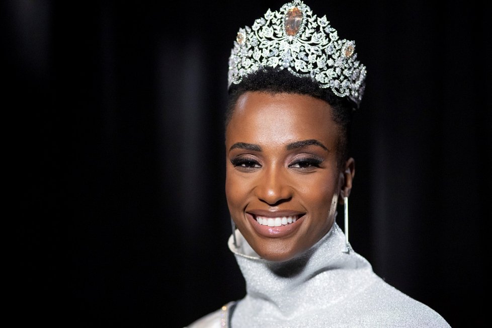 Novou Miss Universe se stala Zozibini Tunziová z Jižní Afriky.