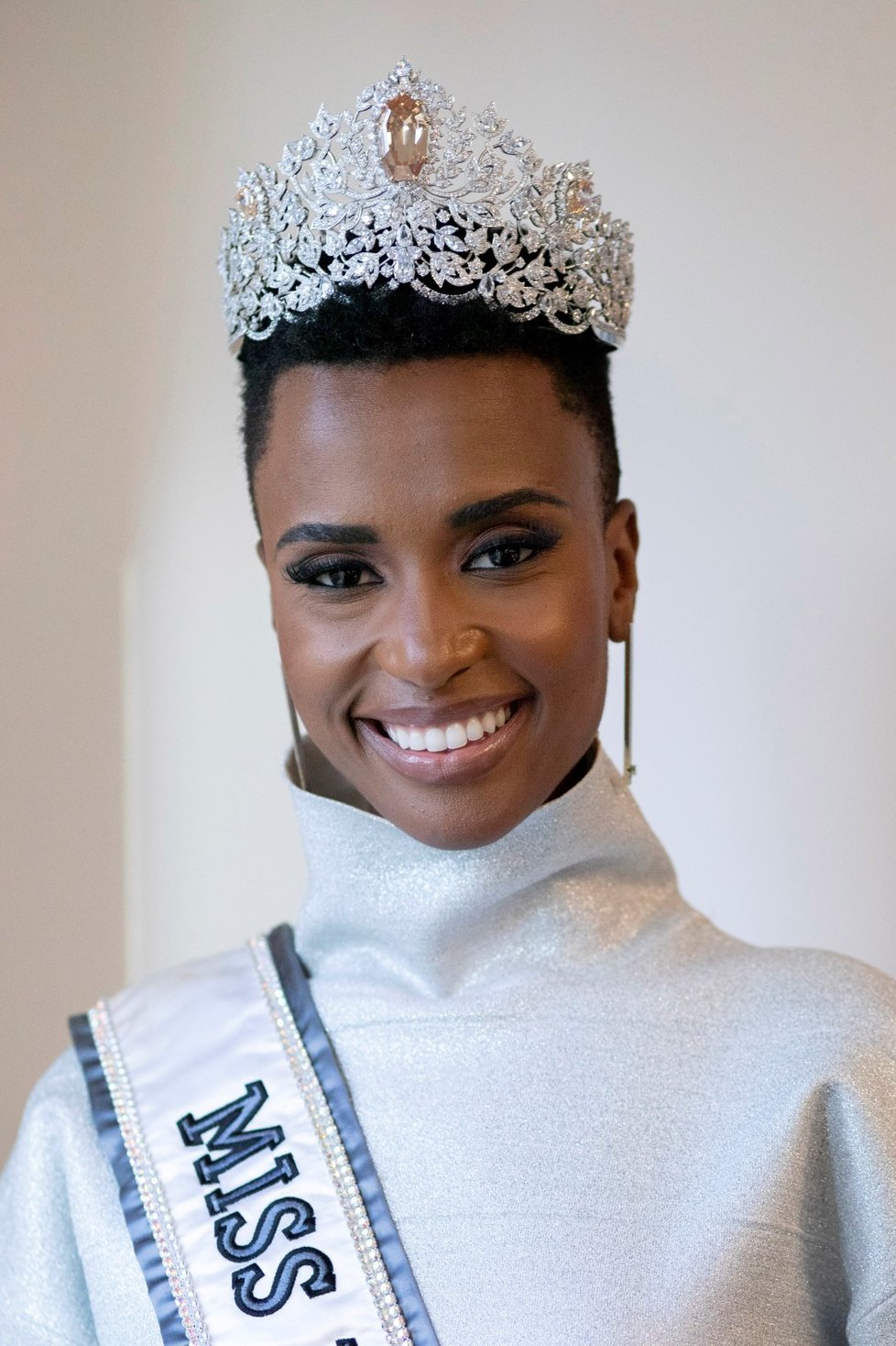 Novou Miss Universe se stala Zozibini Tunziová z Jižní Afriky.