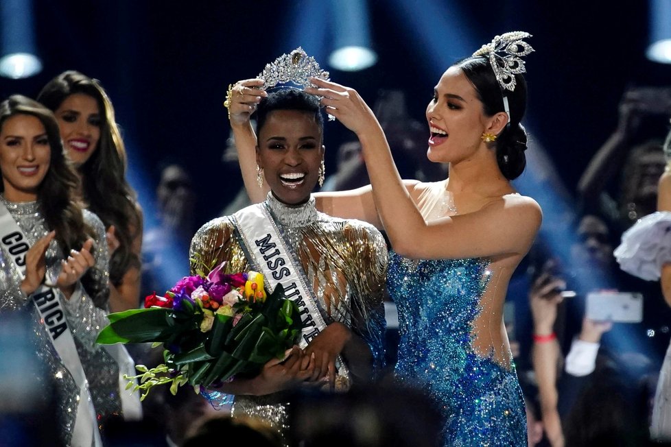 Miss Universe se stala Zozibini Tunziová z Jižní Afriky
