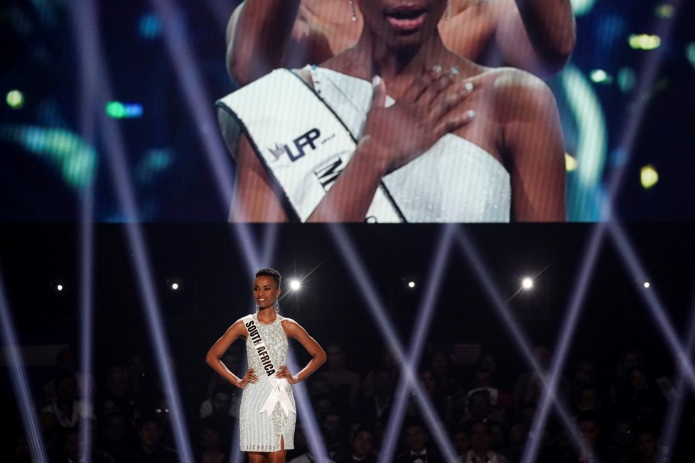 Novou Miss Universe se stala Zozibini Tunziová z Jižní Afriky.