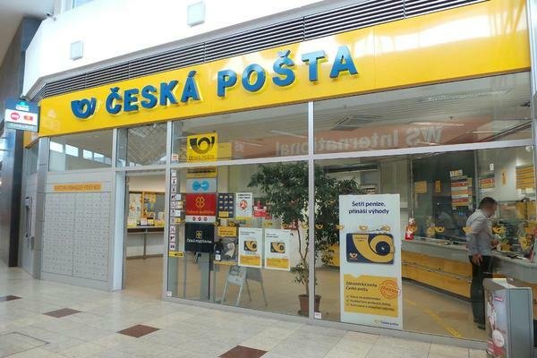 Pošta v nákupním centru u Modřic, kam se obžalovaný vypravil s výhrůžným textem na lístku.
