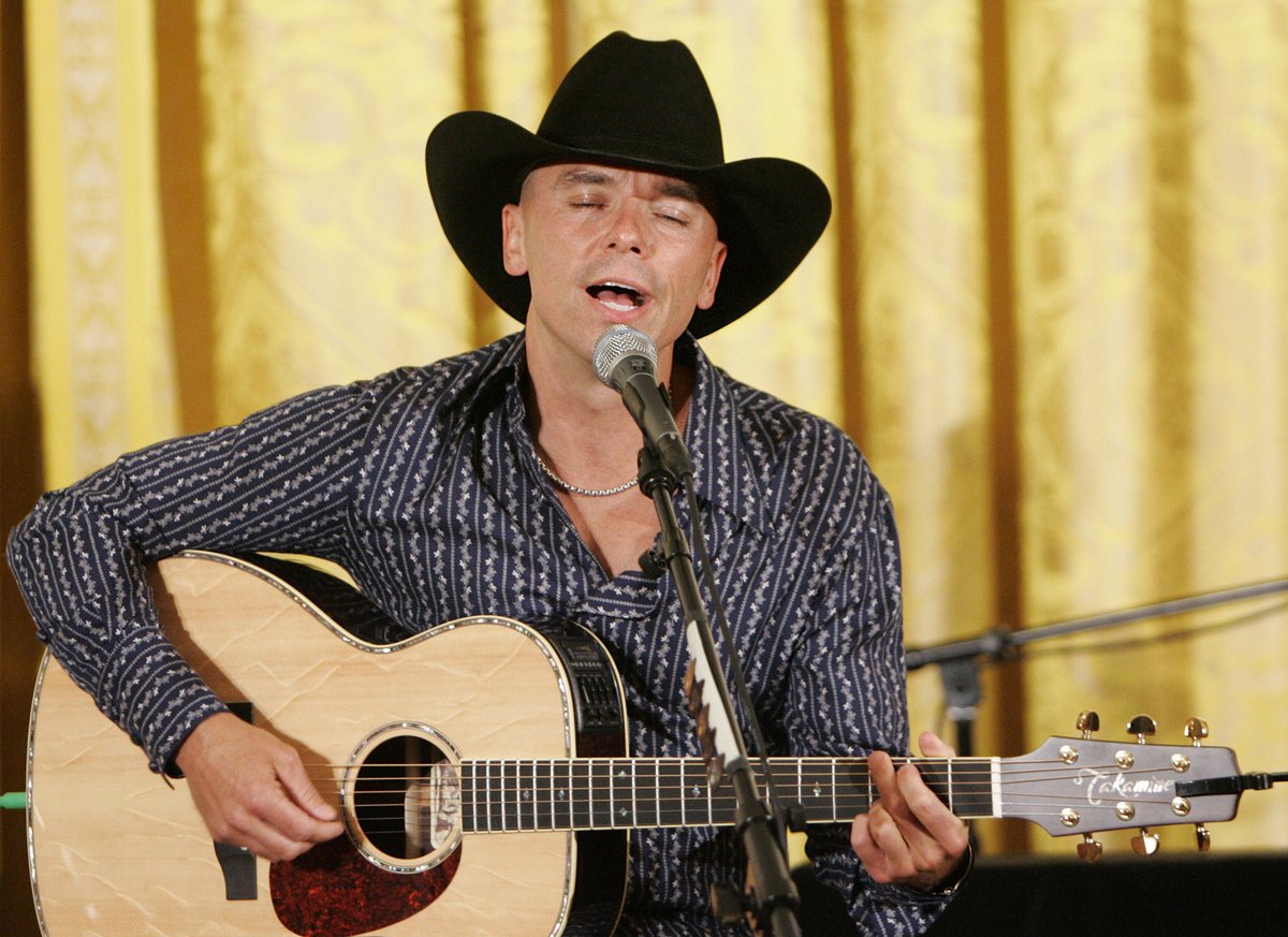 5. Kenny Chesney (44, country) 390 milionů korun