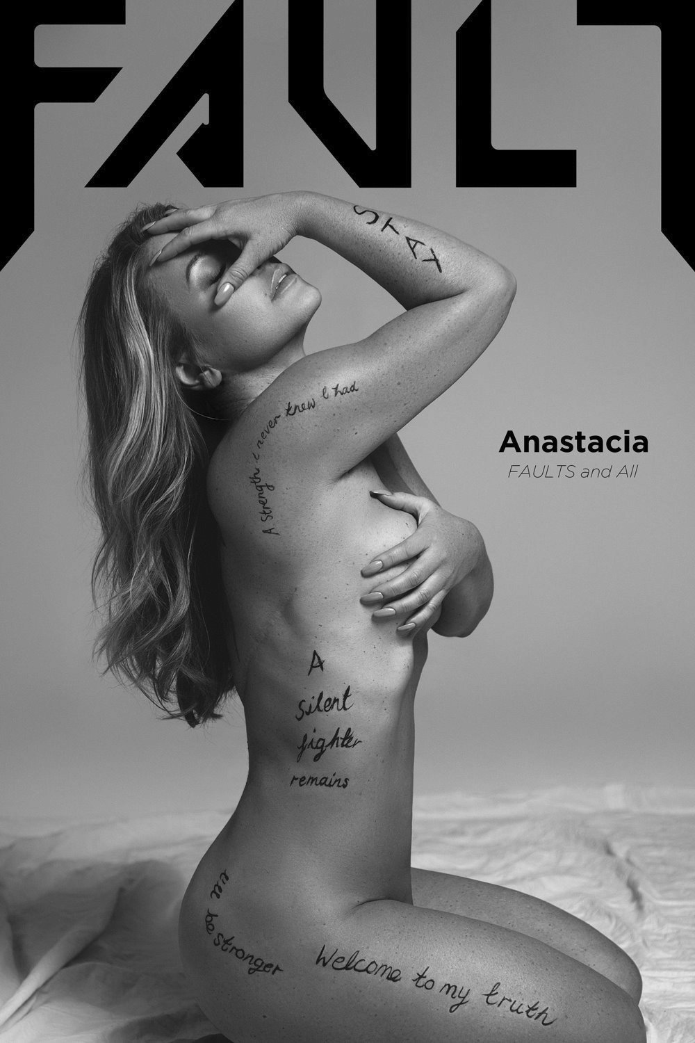 Anastacia se svlékla pro magazín Fault a ukázala i jizvy po rakovině prsu.