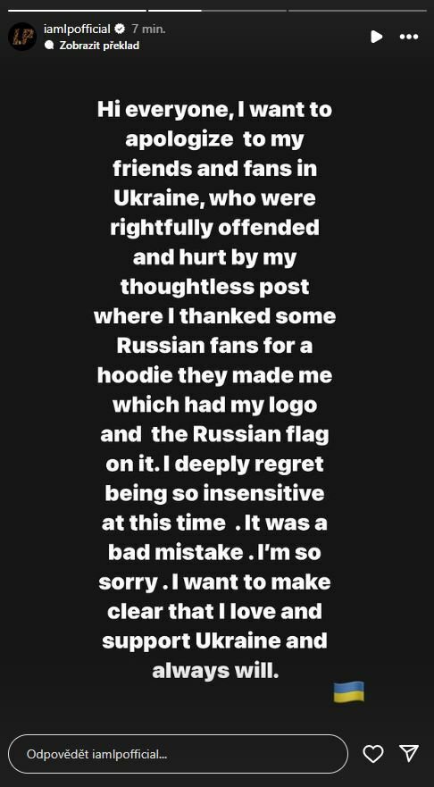 LP naštvala fanoušky. Od ruských příznivců přijala mikinu se svým logem a ruskou vlajkou...