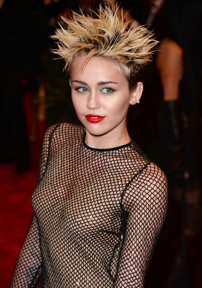 Zpěvačka Miley Cyrus s punkovou vizáží