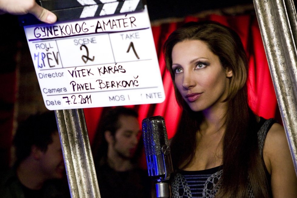 Olga Lounová při natáčení videoklipu Gynekolog amatér