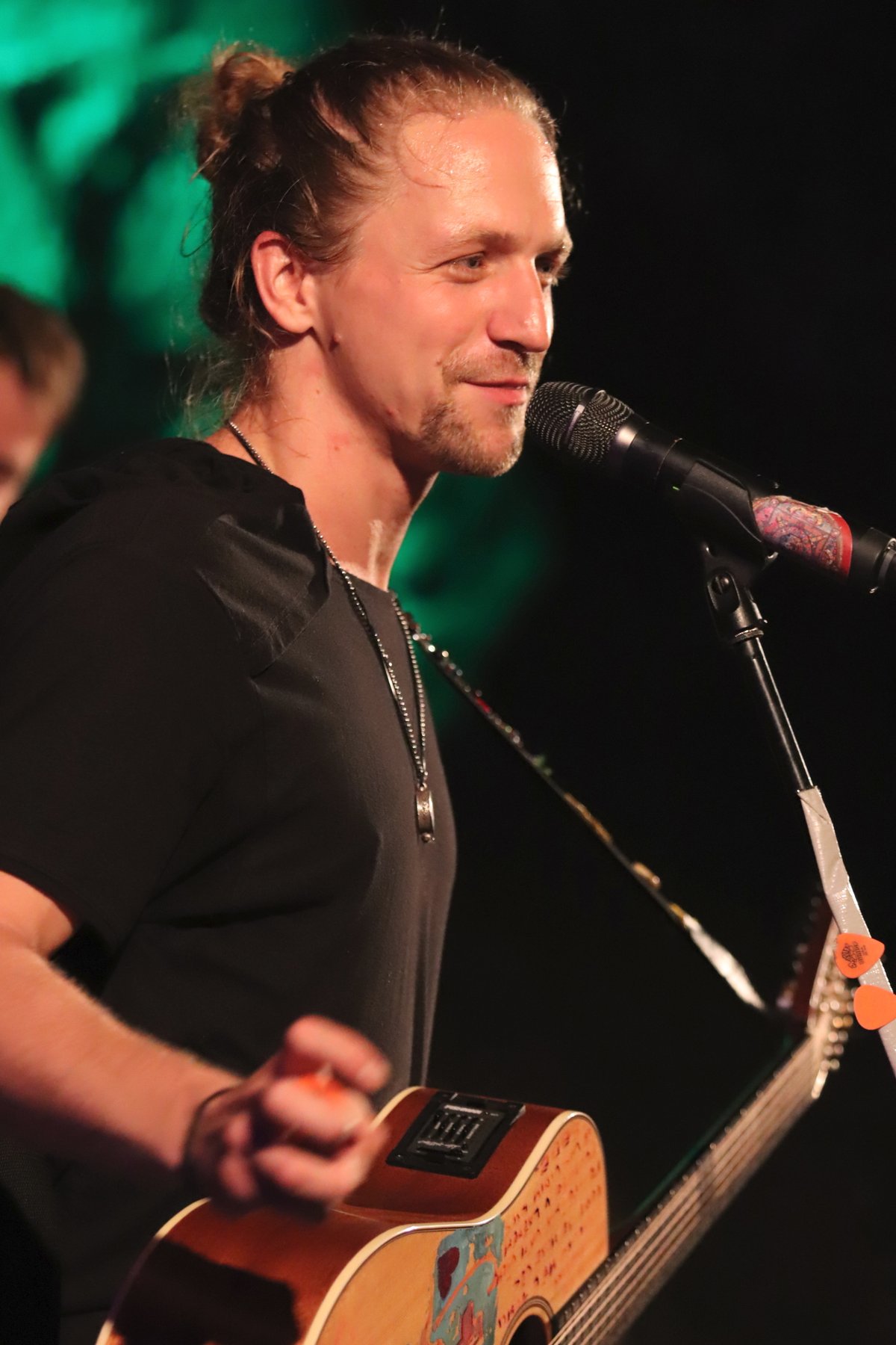 Klus zazpíval v Býčí skále řadu svých hitů.