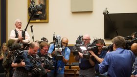 Novináři dostali zprávu k nahlédnutí chvíli poté, co byla předána i Kongresu