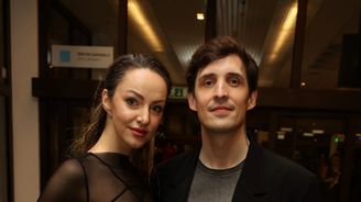 Manželé Strakatí: Čestmír je v noci pánbůh a kdo fandí Špačkovi Manželé Strakatí: Čestmír je v noci pánbůh a kdo fandí Špačkovi