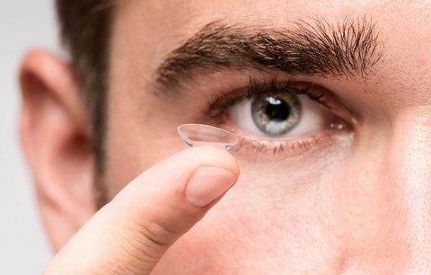 Jak nasadit kontaktní čočky