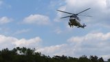 Zraněná turistka uvázla v lesích u Brna, cyklistku srazilo auto: Obě zachraňoval vrtulník!