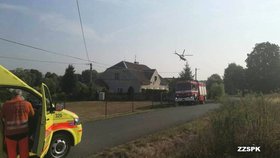 Zraněnou seniorku převážel do nemocnice v Plzni vrtulník.