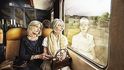 Americký fotograf Tom Hussey připravil zajímavý projekt – nafotil staré lidi, pak vzal jejich portréty z mládí a spojil do jednoho obrazu. Na zajímavý výsledek se můžete podívat.
