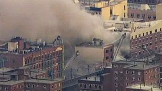 V New Yorku se zřítily dvě budovy. Zemřel jeden člověk