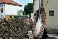 V Zastávce u Brna se zřítila zeď kaple, osud svatostánku je v rukou statika
